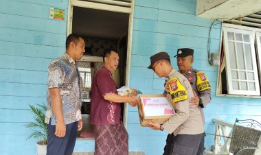 Polsek Daik Lingga Salurkan Bantuan Sosial dari Kapolres kepada Warga Terdampak Musibah di Desa Selayar