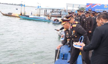 KAPOLDA KEPRI PIMPIN UPACARA TABUR BUNGA PERINGATI HARI PAHLAWAN KE-80 TAHUN 2025