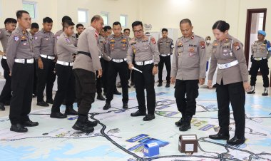 POLDA KEPRI GELAR TACTICAL FLOOR GAME (TFG) PRA OPERASI ZEBRA SELIGI 2025