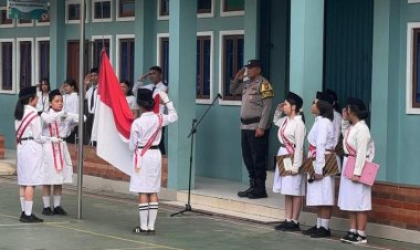 Bhabinkamtibmas Lubuk Baja Kota Jadi Pembina Upacara dan Beri Edukasi Anti-Bullying di SMK Advent