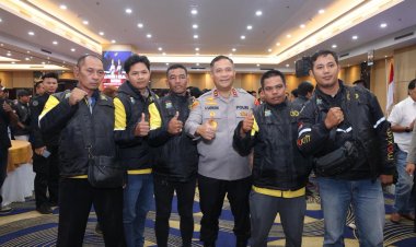 POLDA KEPRI GELAR SILATURAHMI DAN DEKLARASI KAMTIBMAS BERSAMA KOMUNITAS PENGEMUDI ONLINE SE-KEPRI