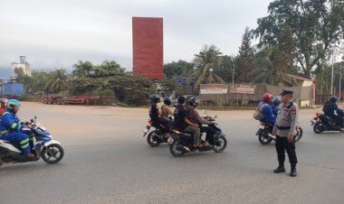 Personel Polsek Batu Ampar Laksanakan Strong Point Pagi untuk Antisipasi Kemacetan dan Laka Lantas