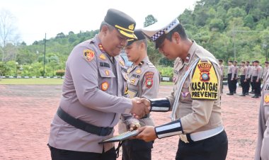 Lima Personel Terima Penghargaan Dari Kapolres Lingga atas Dedikasi dan Dukungan Program Ketahanan Pangan