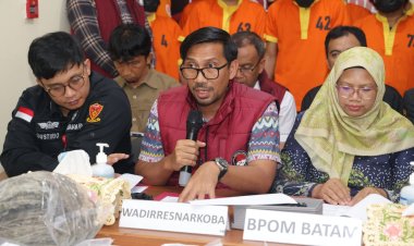 POLDA KEPRI MUSNAHKAN BARANG BUKTI NARKOTIKA HASIL PENGUNGKAPAN KASUS SELAMA OKTOBER 2025
