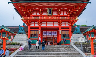 Tren Traveling 2025: Wisata Ramah Lingkungan, AI, dan Destinasi Tak Biasa Makin Menarik