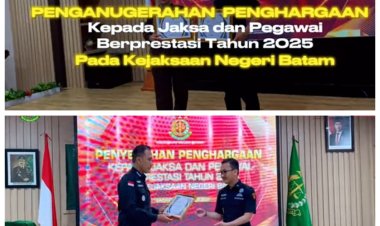 Kepala Kejari Batam Berikan Penghargaan untuk Pegawai Berprestasi sebagai Wujud Penguatan Integritas