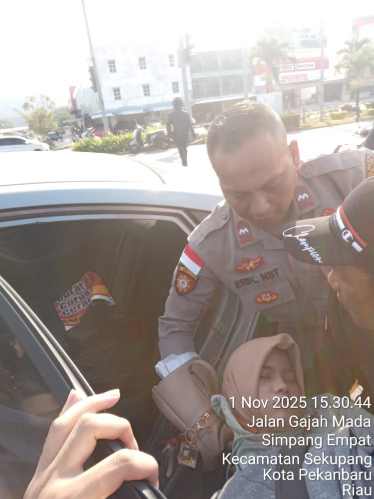 Relawan Batara Biru Sekupang Sigap Evakuasi Korban Kecelakaan di Simpang Lampu Merah Sei Harapan