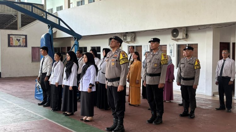 Polsek Lubuk Baja Laksanakan Penyuluhan dan Sosialisasi Melalui Pembinaan Upacara di SMK Advent