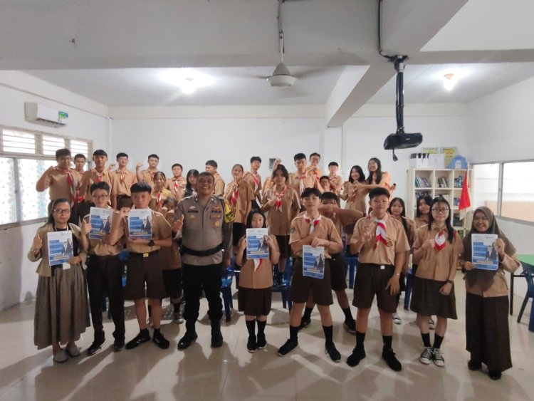 Bhabinkamtibmas Lubuk Baja Sosialisasikan Penerimaan Siswa Baru SMA Kemala Taruna Bhayangkara ke SMP Ananda