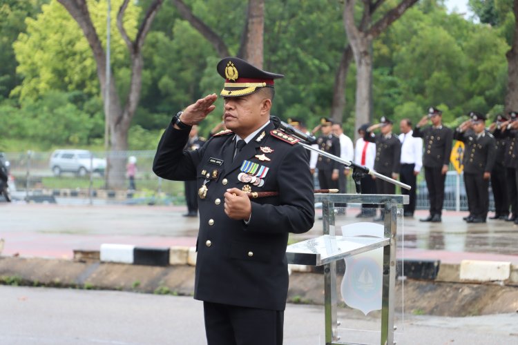 Polresta Barelang Gelar Upacara Hari Pahlawan: Kapolresta Ajak Personel Teladani Semangat Juang Para Pahlawan