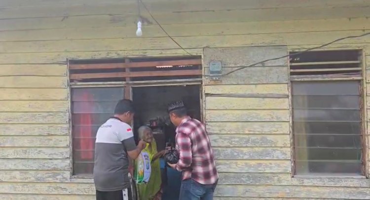 Polres Lingga Hadir untuk Masyarakat lewat Program Jumat Berkah Kapolres Lingga