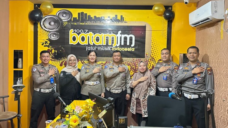 Satlantas Polresta Barelang Gaungkan Kesadaran Berlalu Lintas Lewat Talkshow Radio Batam FM