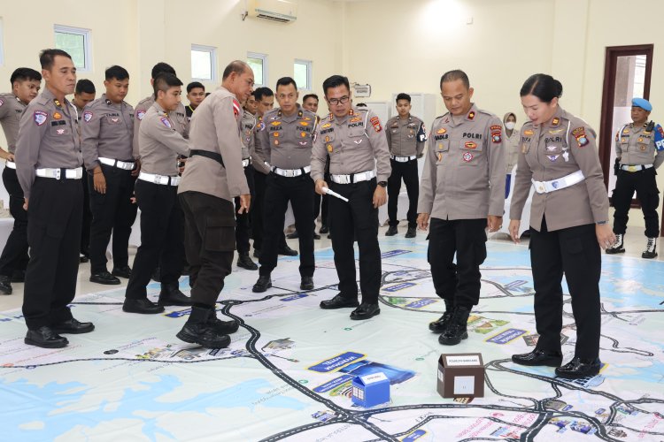 POLDA KEPRI GELAR TACTICAL FLOOR GAME (TFG) PRA OPERASI ZEBRA SELIGI 2025