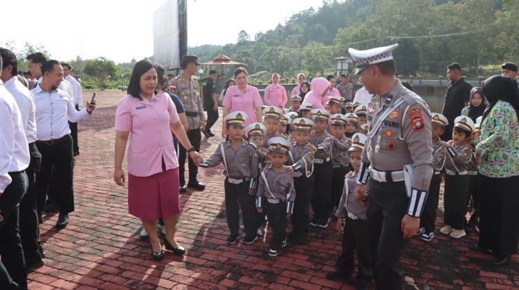 TK Kemala Bhayangkari 10 Lingga Kunjungi Polres Lingga, Anak-Anak Disambut Hangat dan Antusias