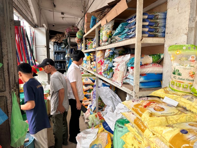 “Satgas Pangan Polresta Barelang Pastikan Harga Beras di Toko Sunly Belian Sesuai HET”