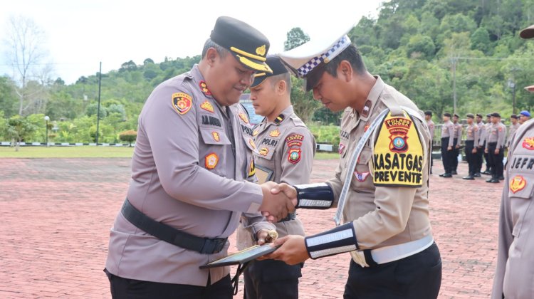 Lima Personel Terima Penghargaan Dari Kapolres Lingga atas Dedikasi dan Dukungan Program Ketahanan Pangan