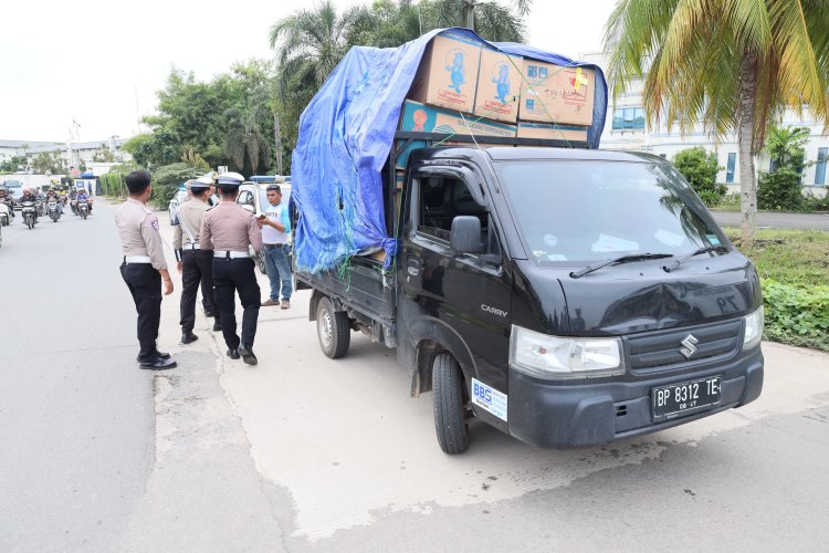 POLDA KEPRI LAKSANAKAN PATROLI DAN PENINDAKAN PELANGGAR LALU LINTAS DALAM RANGKA OPERASI ZEBRA SELIGI 2025