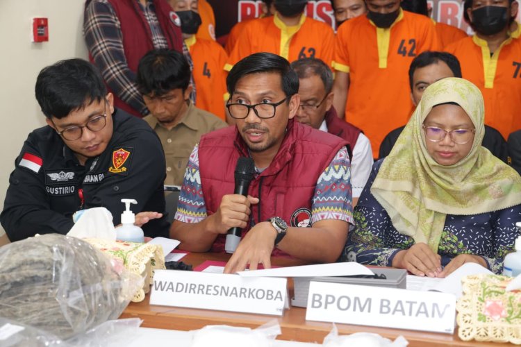 POLDA KEPRI MUSNAHKAN BARANG BUKTI NARKOTIKA HASIL PENGUNGKAPAN KASUS SELAMA OKTOBER 2025