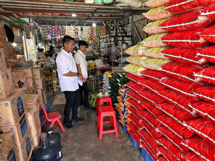 Satgas Pangan Polresta Barelang Pastikan Harga Beras di Pasar Botania 2 Stabil, Tak Ada yang Melebihi HET