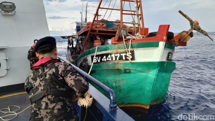 Gelar Patroli Gabungan, Lanal Batam Berhasil Amankan Kapal Ikan Asing Berbendera Vietnam