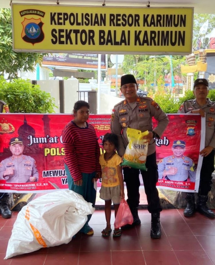 Jumat Berkah, Polsek Balai Berikan Tali Asih Kepada Pengepul Barang Bekas