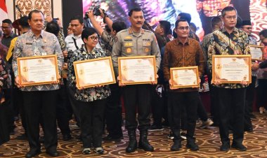 POLDA KEPRI RAIH PENGHARGAAN KETERBUKAAN INFORMASI PUBLIK TAHUN 2025