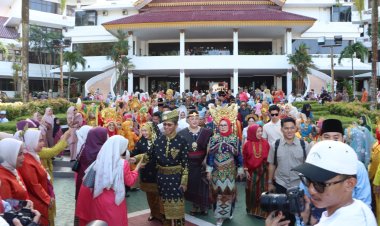 Polresta Barelang Dan Polsek Batam Kota Amankan Pawai Budaya Hari Jadi Batam Ke-196 Tahun 2025