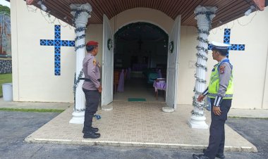 Operasi Lilin Seligi 2025, Personel Pos Pam Wismaria Polres Lingga Amankan Ibadah Gereja di Dabo Singkep
