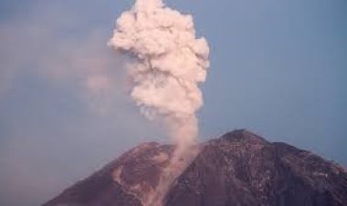 Semeru Kembali Erupsi di Rabu Pagi, Kolom Abu Setinggi 900 Meter Disertai Suara Gemuruh