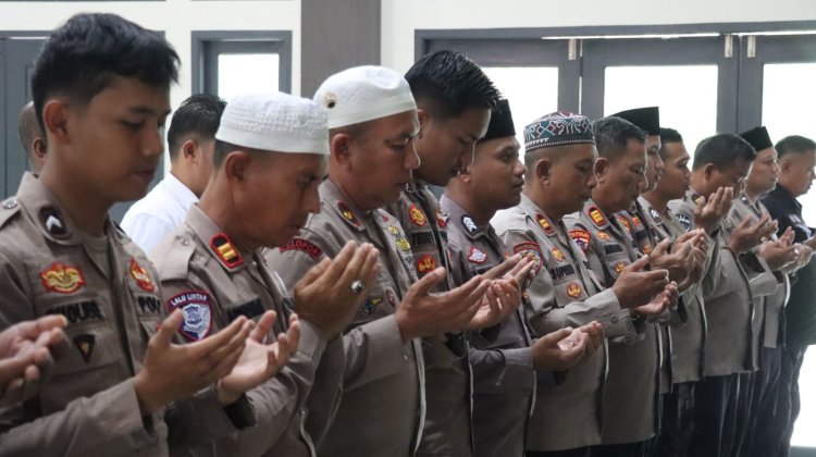 Wujud Empati, Polres Lingga Laksanakan Salat Gaib bagi Korban Bencana Alam Nasional