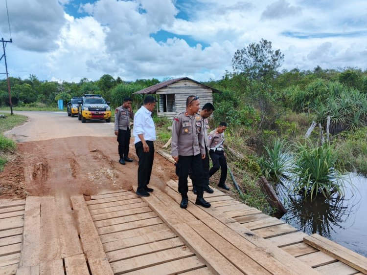 Wakapolres Lingga Bersama Pemdes Tinjul Tinjau Infrastruktur Penunjang Aktivitas Masyarakat