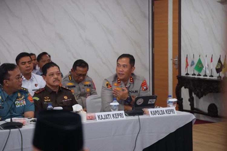 KAPOLDA KEPRI HADIRI RAKOR FORKOPIMDA BAHAS PENGAMANAN NATARU DAN STABILITAS PANGAN