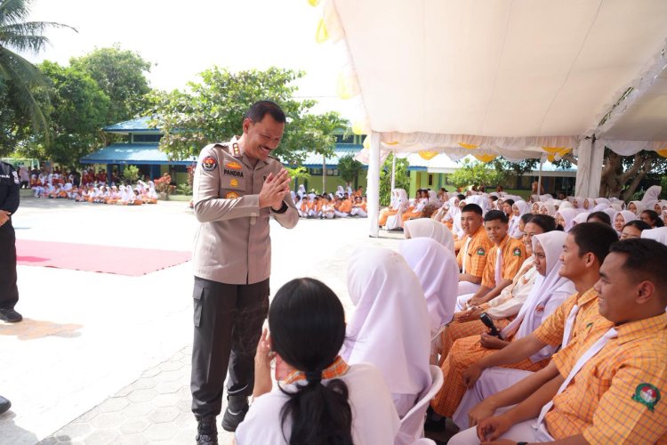 POLDA KEPRI TEKANKAN P4GN DALAM PROGRAM KESBANGPOL MASUK SEKOLAH SERI KE-12 DI SMAN 1 BINTAN UTARA