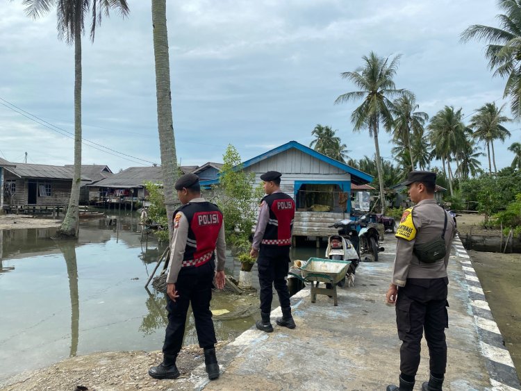 Polsek Dabo Singkep Turunkan Personel Lakukan Patroli dan Monitoring Banjir Rob