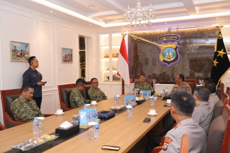 KAPOLDA KEPRI IRJEN POL ASEP SAFRUDIN TERIMA KUNJUNGAN SILATURAHMI PANGKOARMADA I