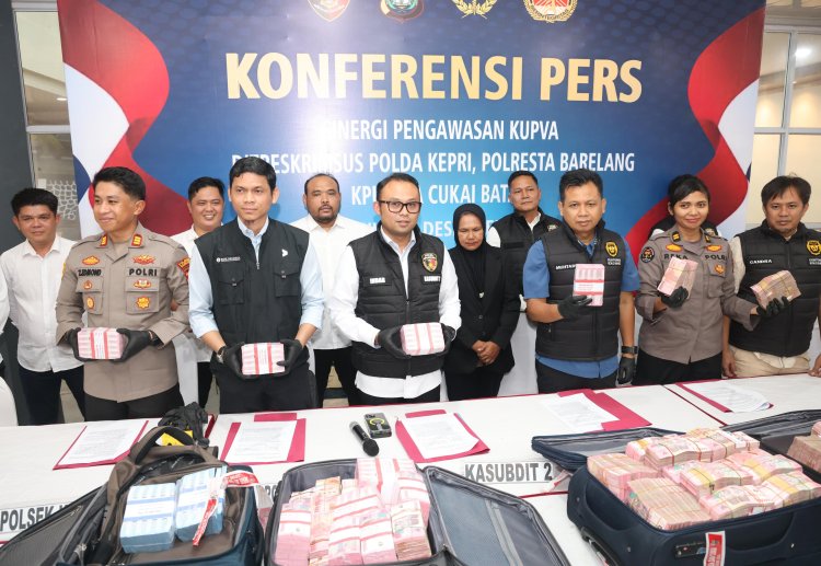 DITRESKRIMSUS POLDA KEPRI GELAR KONFERENSI PERS TERKAIT DUGAAN PELANGGARAN ADMINISTRATIF KEPABEANAN