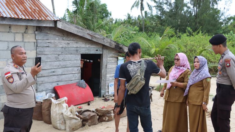 Hadir untuk Warga, Polres Lingga Pantau Dampak Pasang Laut di Kampung Boyan
