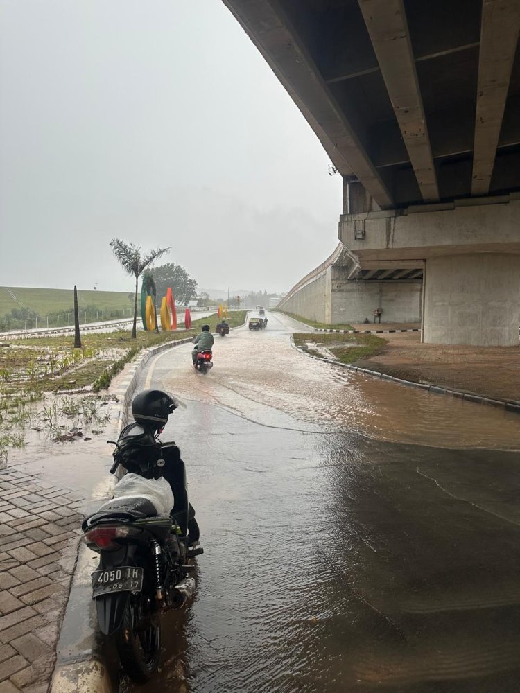 Batam Diguyur Hujan Intensitas Tinggi, Warga Diimbau Waspada Genangan Air
