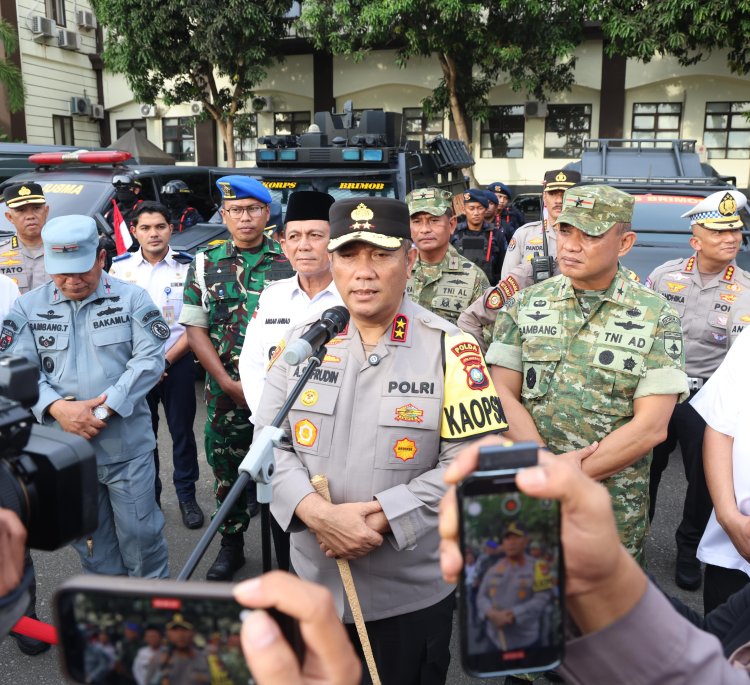 POLDA KEPRI GELAR APEL GELAR PASUKAN OPERASI LILIN SELIGI 2025, SIAP AMANKAN NATAL DAN TAHUN BARU