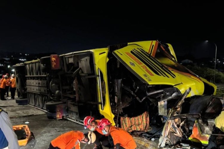 Tragedi Berdarah di Exit Tol Krapyak: Bus Pariwisata Terguling, Korban Tewas Bertambah Jadi 16 Orang