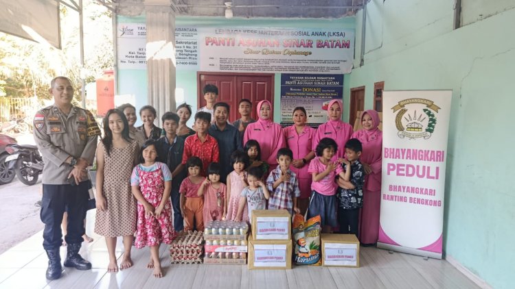 Aksi Sosial di Hari Ibu, Bhayangkari Ranting Bengkong Salurkan Paket Sembako di Panti Asuhan