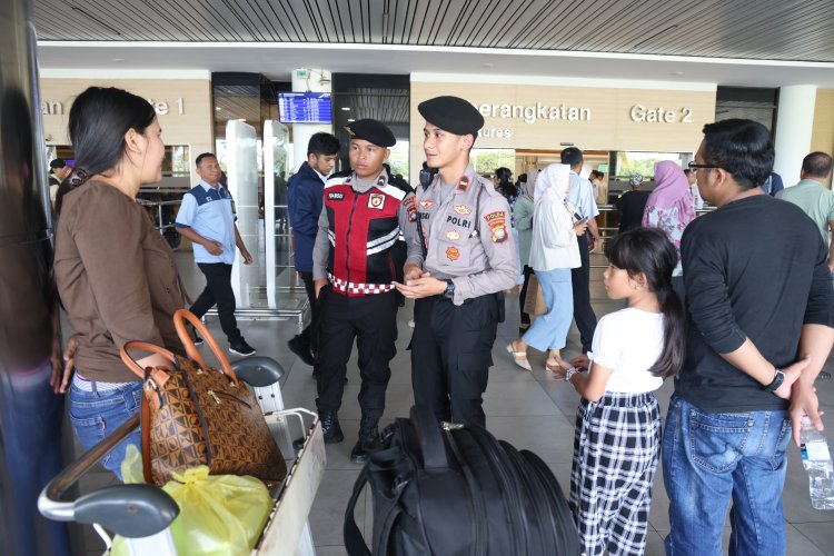 PASTIKAN MUDIK AMAN: POLDA KEPRI HADIR DI BANDARA INTERNASIONAL HANG NADIM BATAM