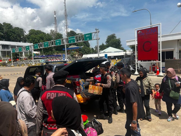 HADIRKAN PELAYANAN HUMANIS, POLDA KEPRI SAMBUT PENUMPANG KAPAL RORO DENGAN RAMAH DAN RESPONSIF