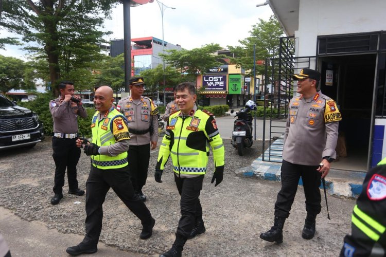 WAKAPOLDA KEPRI TINJAU POS PELAYANAN DI BATAM: SIAP BERIKAN PELAYANAN TERBAIK KEPADA MASYARAKAT