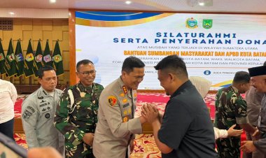 Kapolresta Barelang Dampingi Wali Kota Batam Serahkan Bantuan Kemanusiaan untuk Korban Bencana di Sumatera Utara