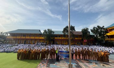 POLICE GO TO SCHOOL DI SMKN 7 BATAM, TANAMKAN BUDAYA TERTIB BERLALU LINTAS SEJAK DINI
