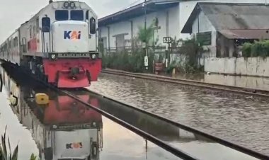 Banjir Kepung Rel Pekalongan, PT KAI Batalkan 34 Perjalanan Kereta Api Hari Ini