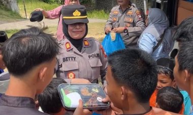 Sinergi Polri dan Jurnalis, 450 Paket Makanan Jumat Berkah Dibagikan di Enam Masjid Kecamatan Galang