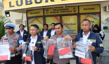 Polsek Lubuk Baja Gelar Doorstop Ungkap Kasus Dugaan Pencurian di Pasar Tos 3000