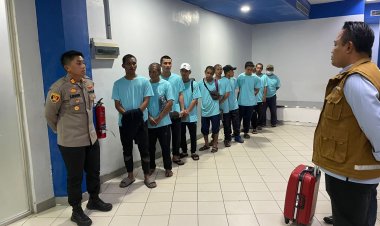 POLDA KEPRI KAWAL PEMULANGAN 133 WNI DEPORTASI DARI MALAYSIA SECARA AMAN DAN KONDUSIF